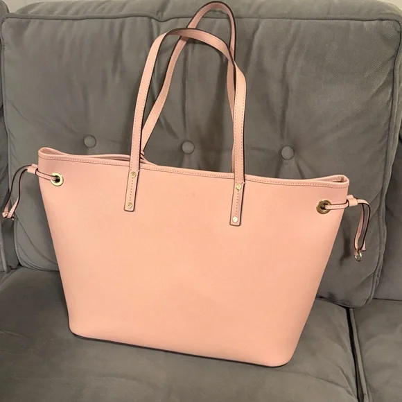 Michael Kors Jetset Light Pink Tote with Gold Accents With Wristlet - Picture 5 of 16